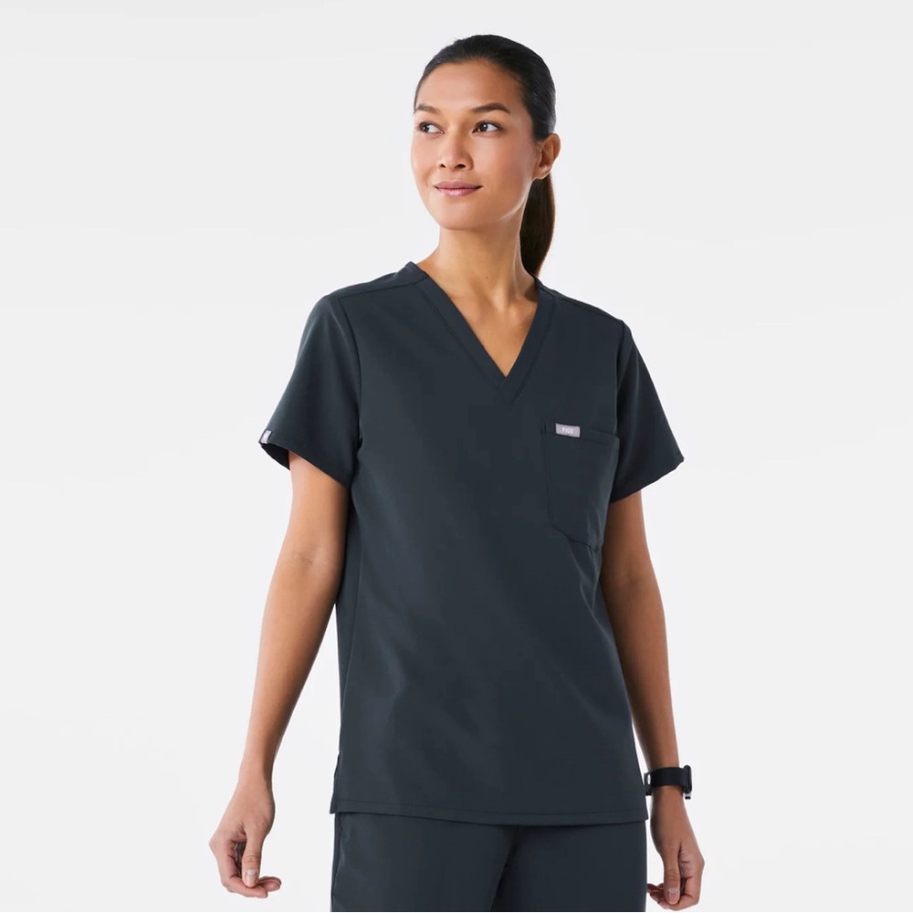 BRAND NEW FIGS Catarina One-Pocket Scrub Top Dark Harbor Medium